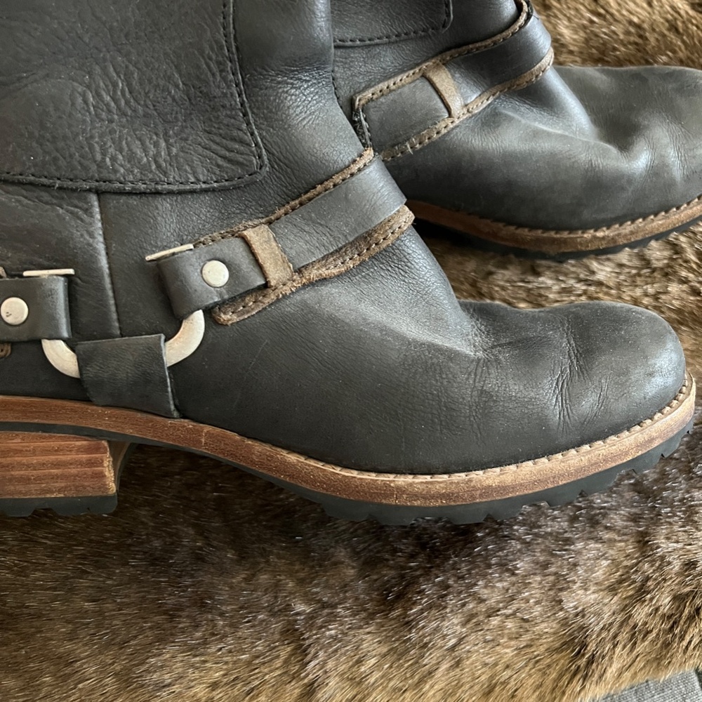 UGG Black Leather Tall Riding Boots with Brown Harness - Picture 6 of 9
